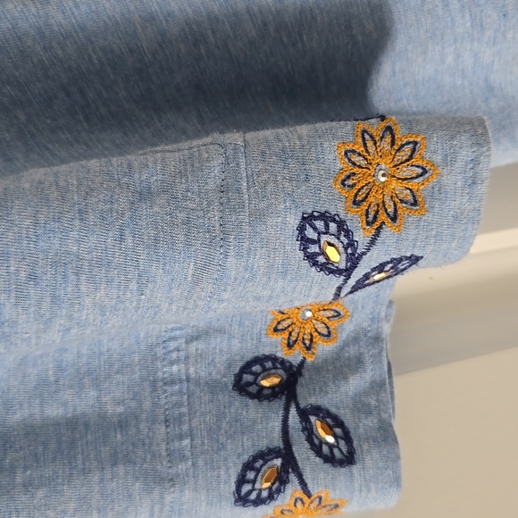 Floral Embroidered Top - Picture 3 of 3